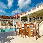 Casa Vaya Vida: Deluxe Island Villa-Views Sunrise @ Caribbean, Sunset @ Cancun/Isla Bay
