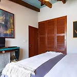 Casa Vaya Vida: Deluxe Island Villa-Views Sunrise @ Caribbean, Sunset @ Cancun/Isla Bay