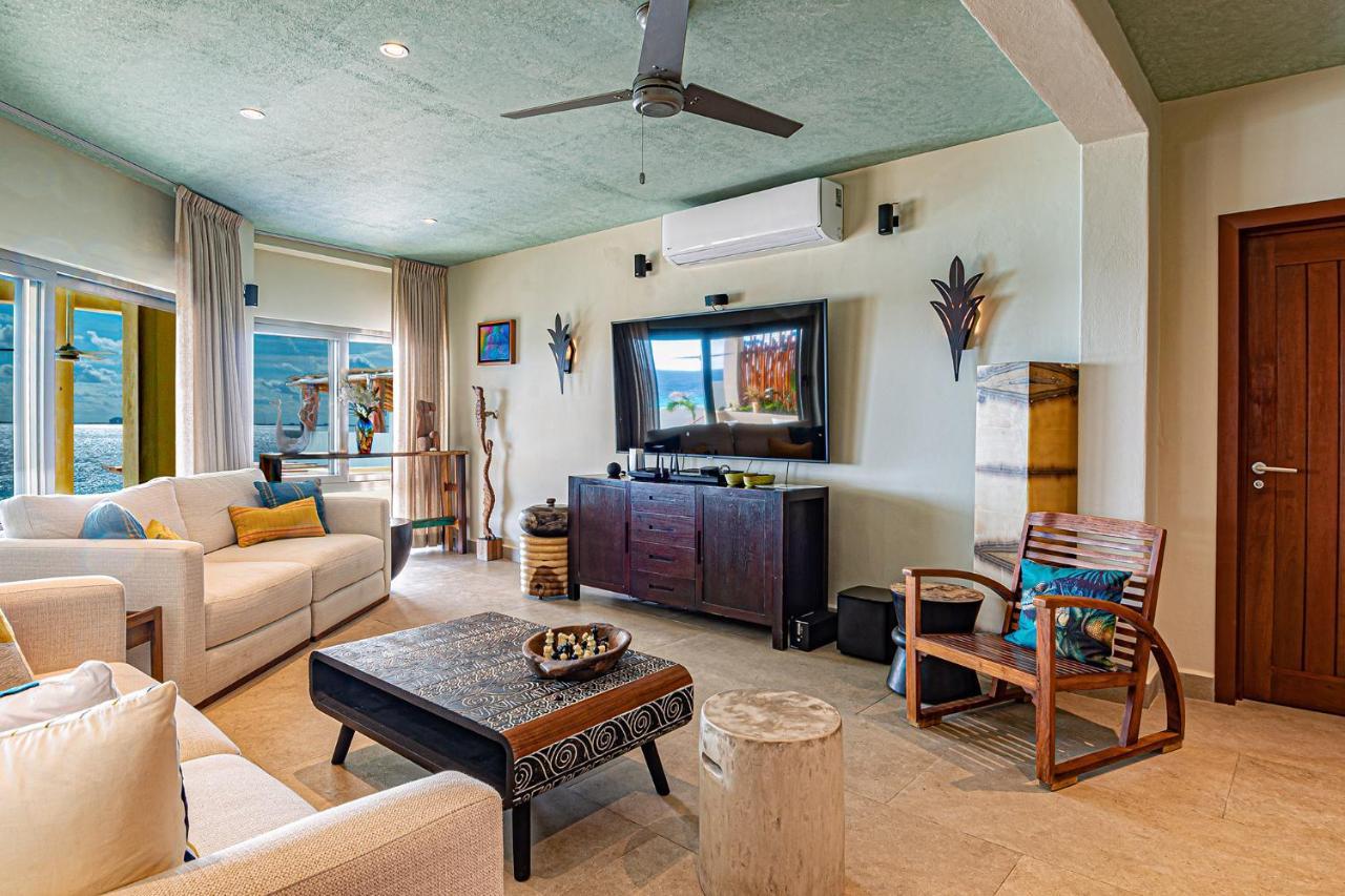 Villa Casa Vaya Vida: Deluxe Island Villa-views Sunrise @ Caribbean, Sunset @ Cancun/isla Bay *
